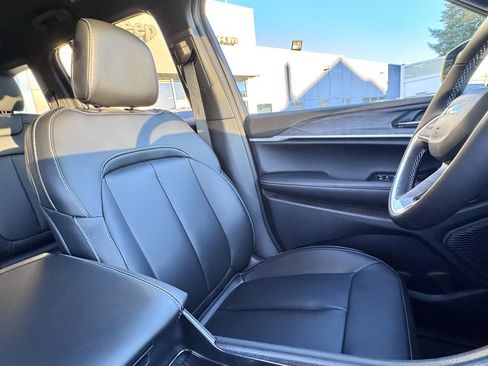 New 2025 Jeep Grand Cherokee Limited w/ Black Appearance Package image 20