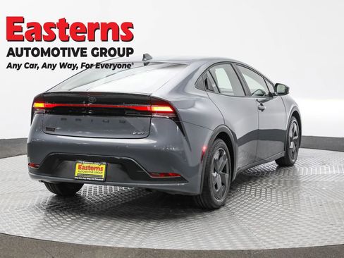 Used 2024 Toyota Prius LE FWD image 5