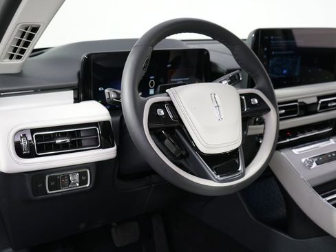 New 2026 Lincoln Aviator Reserve AWD/4WD image 11
