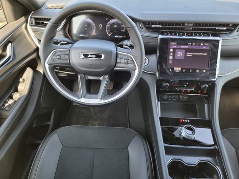 New 2025 Jeep Grand Cherokee L Altitude image 13