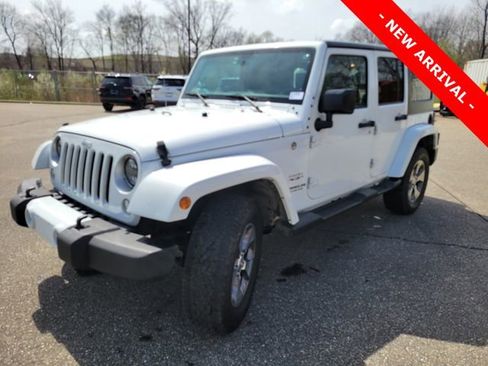 Used 2016 Jeep Wrangler Unlimited Sahara w/ Dual Top Group image 7