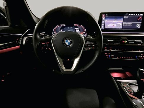 Used 2021 BMW 530i xDrive w/ Convenience Package AWD/4WD image 5