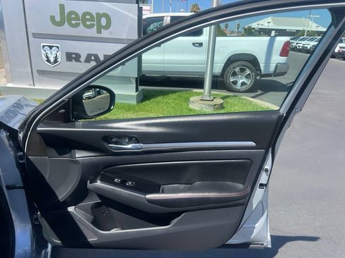 Used 2025 Nissan Altima 2.5 SR FWD image 43