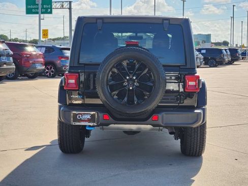 Used 2023 Jeep Wrangler Unlimited Sahara AWD/4WD image 14
