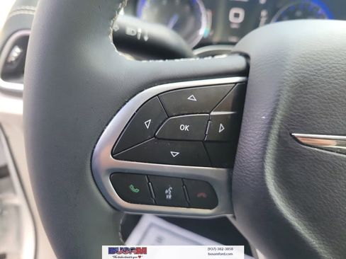 Used 2023 Chrysler Pacifica Touring-L FWD image 20