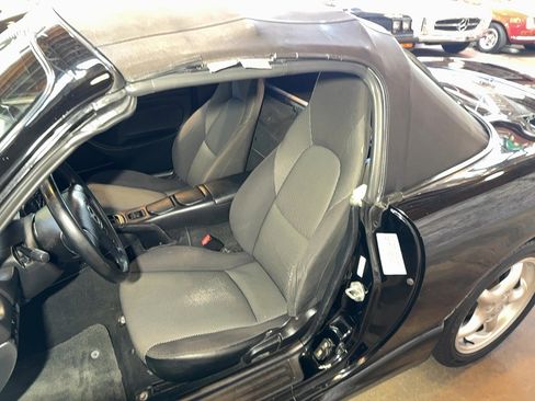 Used 2002 MAZDA MX-5 Miata image 15
