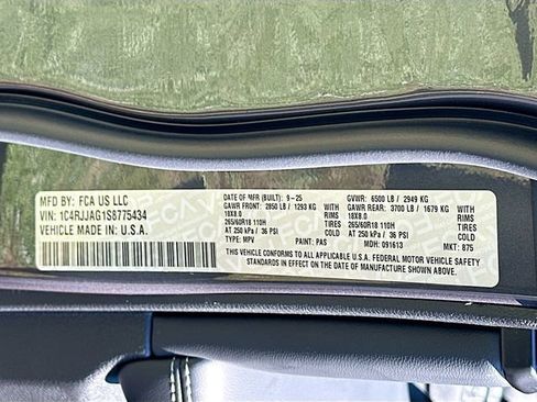 New 2025 Jeep Grand Cherokee L Laredo image 20