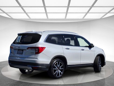Certified 2022 Honda Pilot Touring image 3