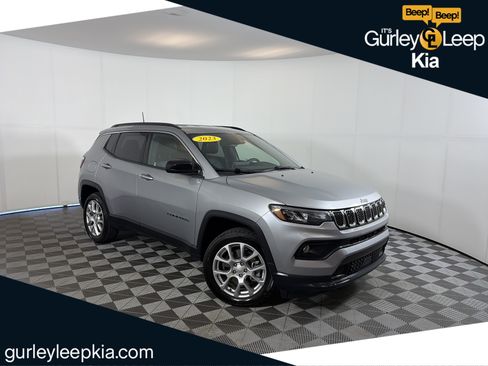Used 2023 Jeep Compass Latitude AWD/4WD image 1