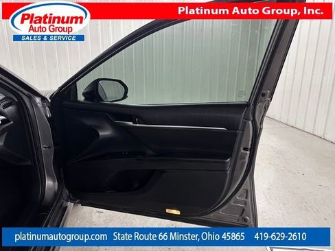 Used 2018 Toyota Camry SE image 45
