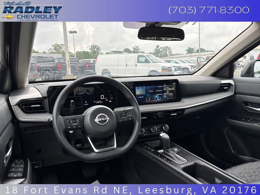 Used 2025 Nissan Kicks SV AWD/4WD image 14