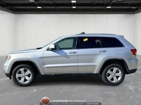 Used 2011 Jeep Grand Cherokee Laredo AWD/4WD image 2