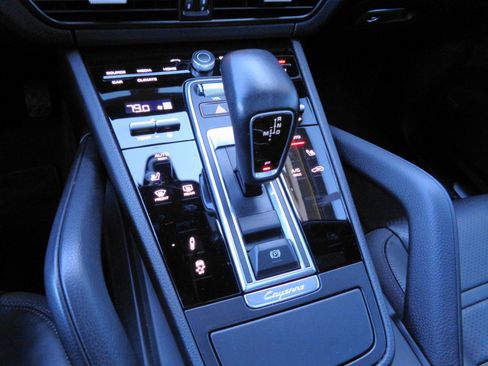 Used 2020 Porsche Cayenne image 11