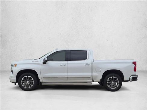 Used 2023 Chevrolet Silverado 1500 High Country w/ Z71 Off-Road Package AWD/4WD image 8