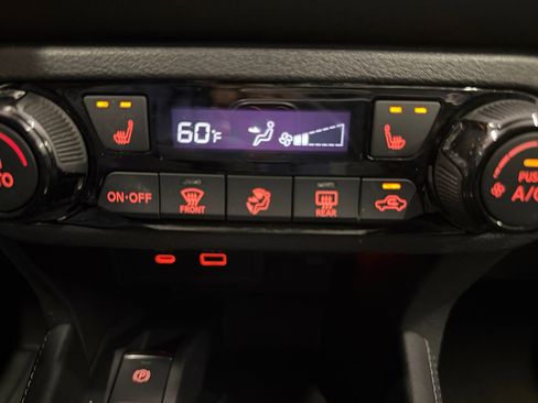 Used 2023 Nissan Kicks SR w/ SR Premium Package image 25