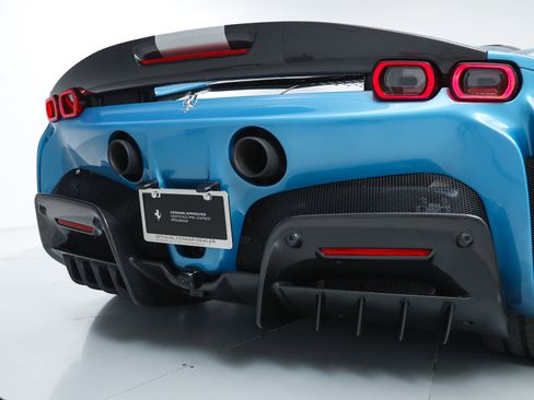 Used 2024 Ferrari SF90 Spider image 20