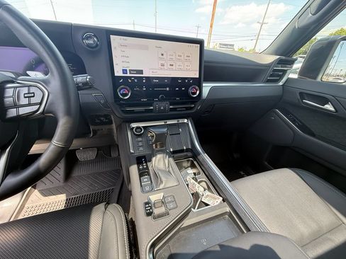 Used 2024 Lexus GX 550 AWD/4WD image 15
