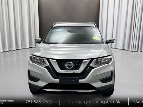 Certified 2017 Nissan Rogue SV w/ SV Premium Package image 2