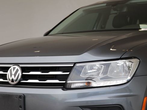 Used 2018 Volkswagen Tiguan SEL AWD/4WD image 57