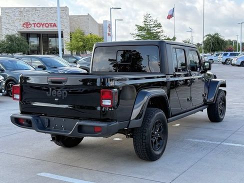 Used 2023 Jeep Gladiator Sport AWD/4WD image 4