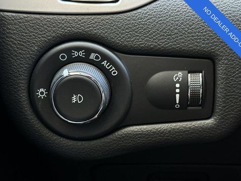 Used 2022 Jeep Cherokee Latitude AWD/4WD image 30