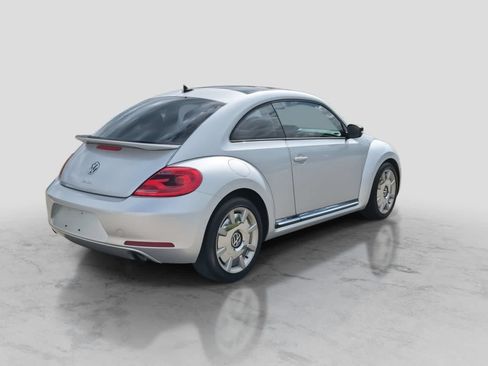 Used 2013 Volkswagen Beetle Turbo FWD image 8