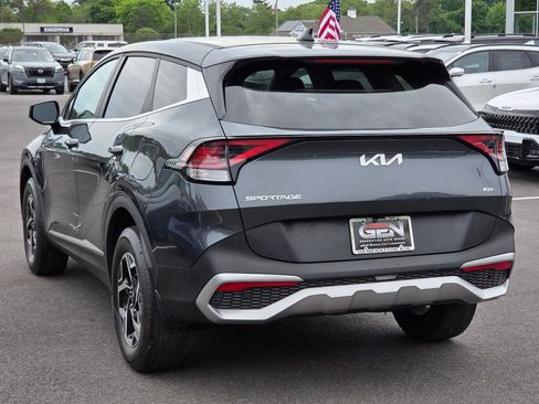 Used 2024 Kia Sportage LX AWD/4WD image 6