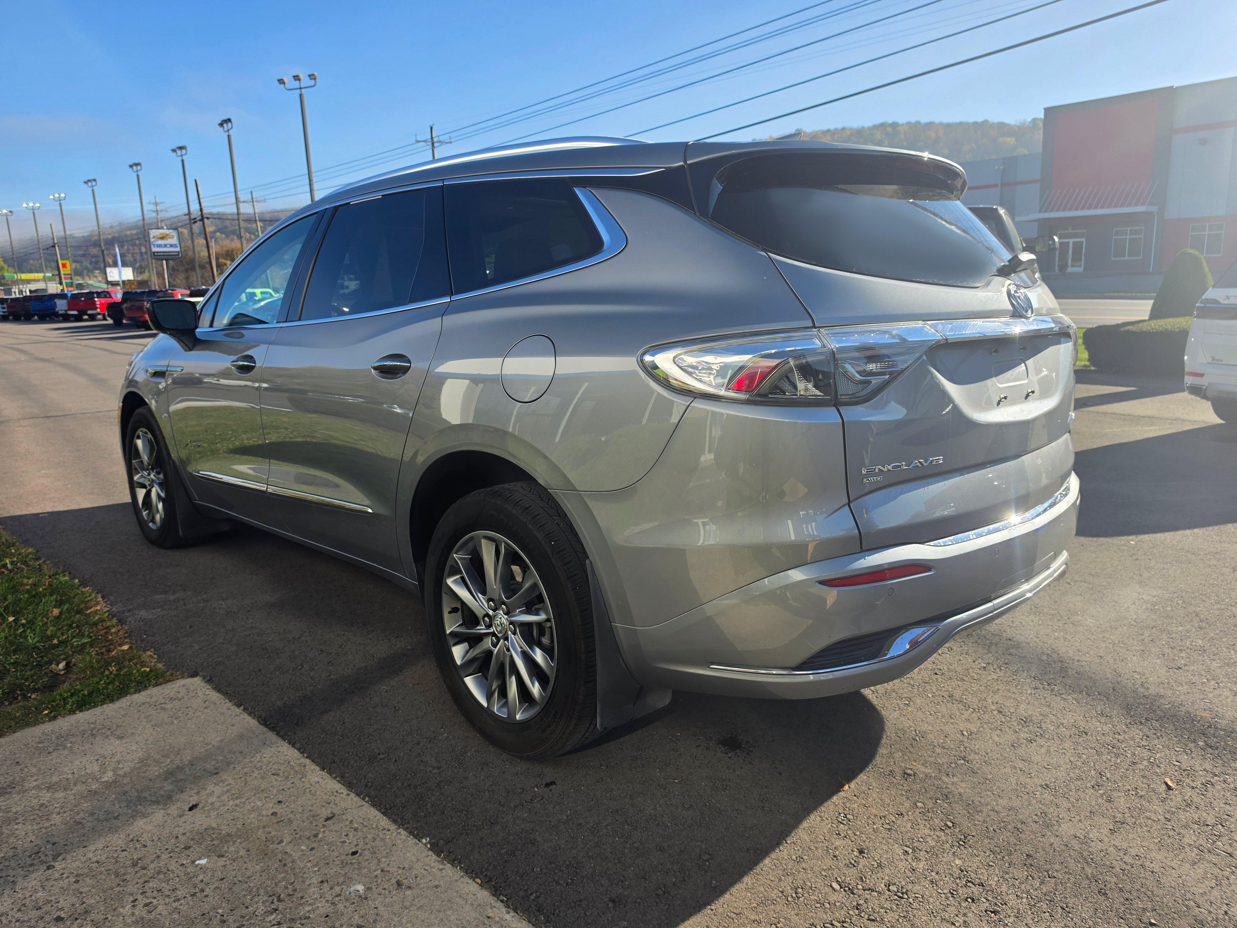 Used 2024 Buick Enclave Avenir AWD/4WD image 6