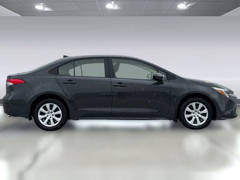 Used 2024 Toyota Corolla LE image 2