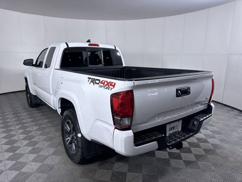 Used 2016 Toyota Tacoma TRD Sport w/ Towing Package AWD/4WD image 22