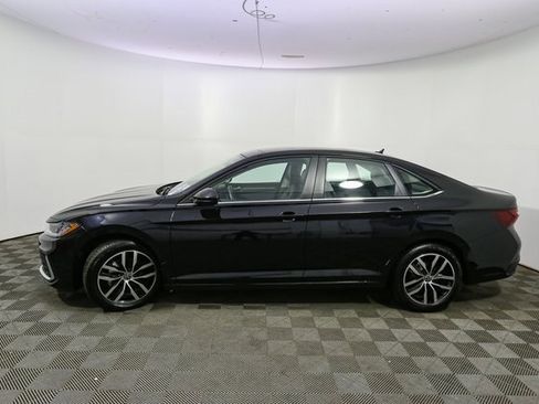 Used 2025 Volkswagen Jetta SE image 6