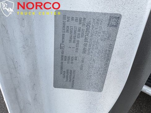 Used 2014 Chevrolet Express 2500 image 22