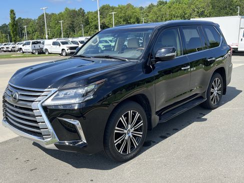 Used 2021 Lexus LX 570 4WD w/ Luxury Package image 5