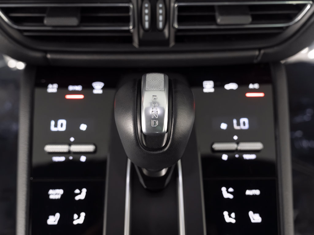 Certified 2026 Porsche Macan Turbo AWD/4WD image 33