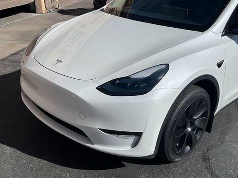 Used 2024 Tesla Model Y Long Range RWD image 12