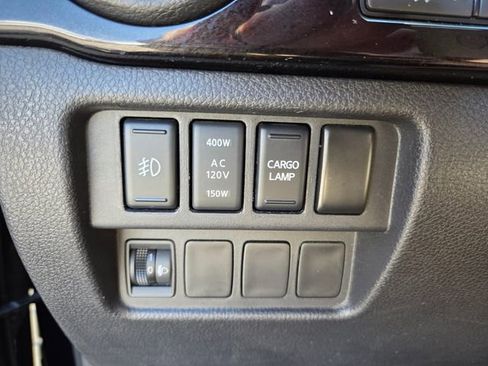 Used 2019 Nissan Titan SV w/ SV Convenience Package image 23