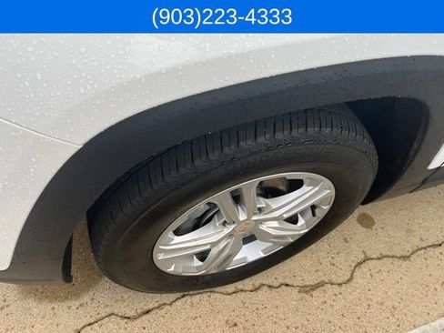 Used 2024 GMC Terrain SLE AWD/4WD image 2