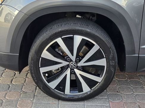 Used 2022 Volkswagen Taos SE image 11