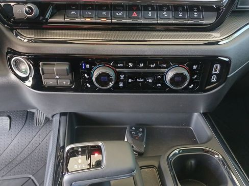 Certified 2026 Chevrolet Silverado 1500 ZR2 AWD/4WD image 36
