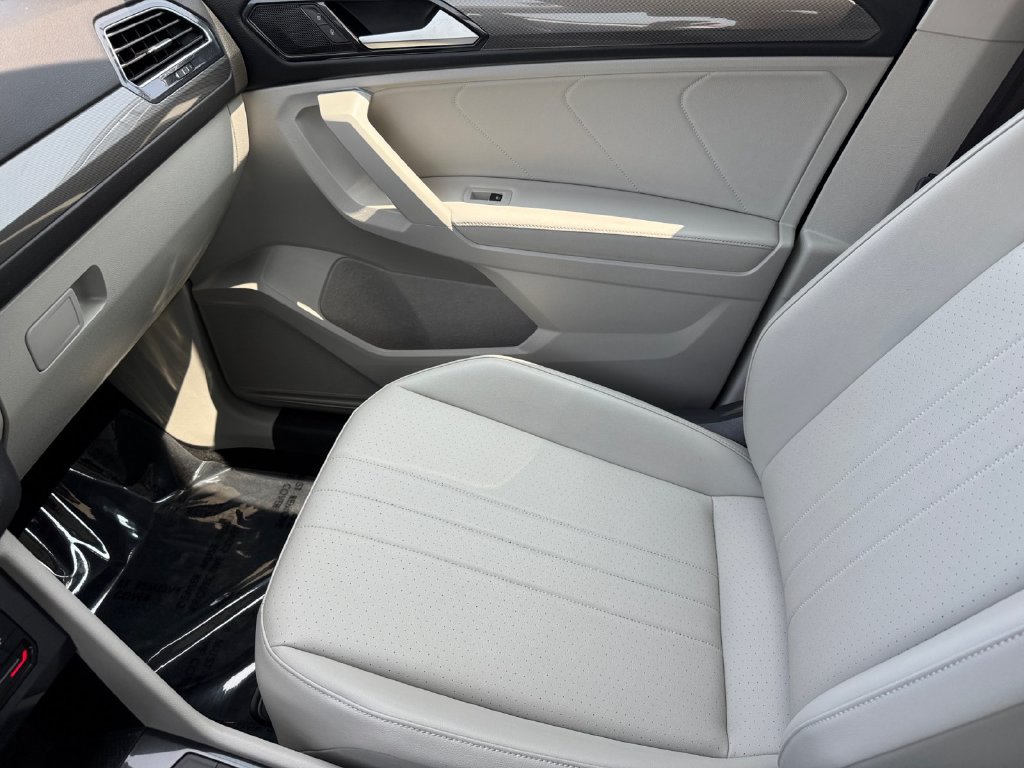 Used 2022 Volkswagen Tiguan SE AWD/4WD image 30