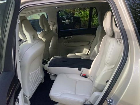 Used 2018 Volvo XC90 T6 Momentum w/ Momentum Plus Package image 9