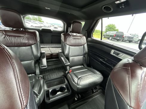 Used 2021 Ford Explorer Platinum w/ Equipment Group 601A AWD/4WD image 15