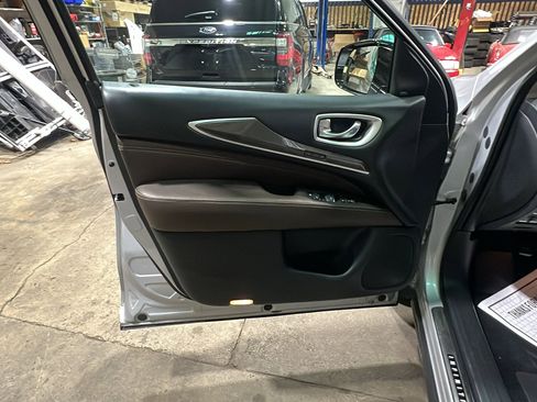 Used 2019 INFINITI QX60 Luxe w/ Essential Package image 11