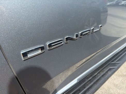 Used 2023 GMC Yukon Denali AWD/4WD image 5