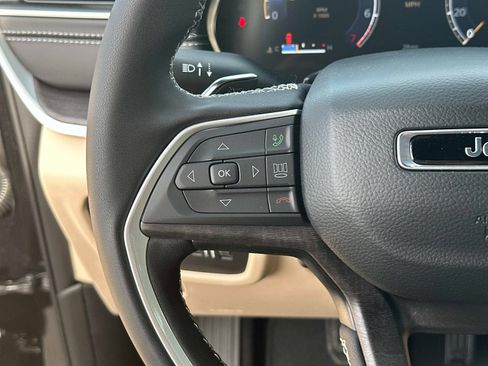 New 2025 Jeep Grand Cherokee Limited w/ Luxury Tech Group II AWD/4WD image 31