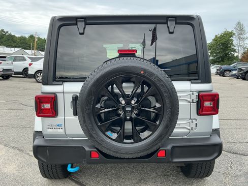 Used 2023 Jeep Wrangler Unlimited Sahara w/ Cold Weather Group AWD/4WD image 5