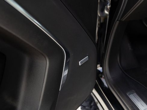 Used 2022 Chevrolet Suburban Z71 w/ Luxury Package image 14