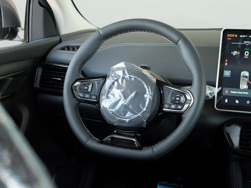 New 2025 VinFast VF 8 Eco image 8