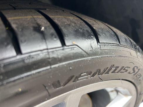 Used 2024 Volkswagen Golf R 2.0T image 9