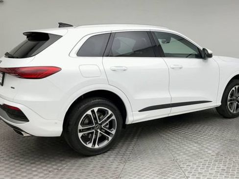 Used 2025 Audi Q5 Premium w/ Convenience Package AWD/4WD image 2